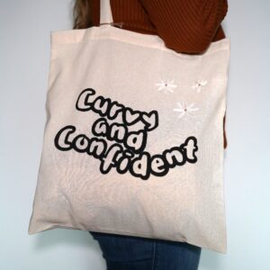 Henkeltasche "Curvy and Confident" Blumen - handbemalt / bestickt