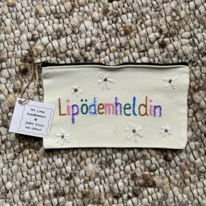 Mäppchen "Lipödemheldin" - handbemalt / bestickt