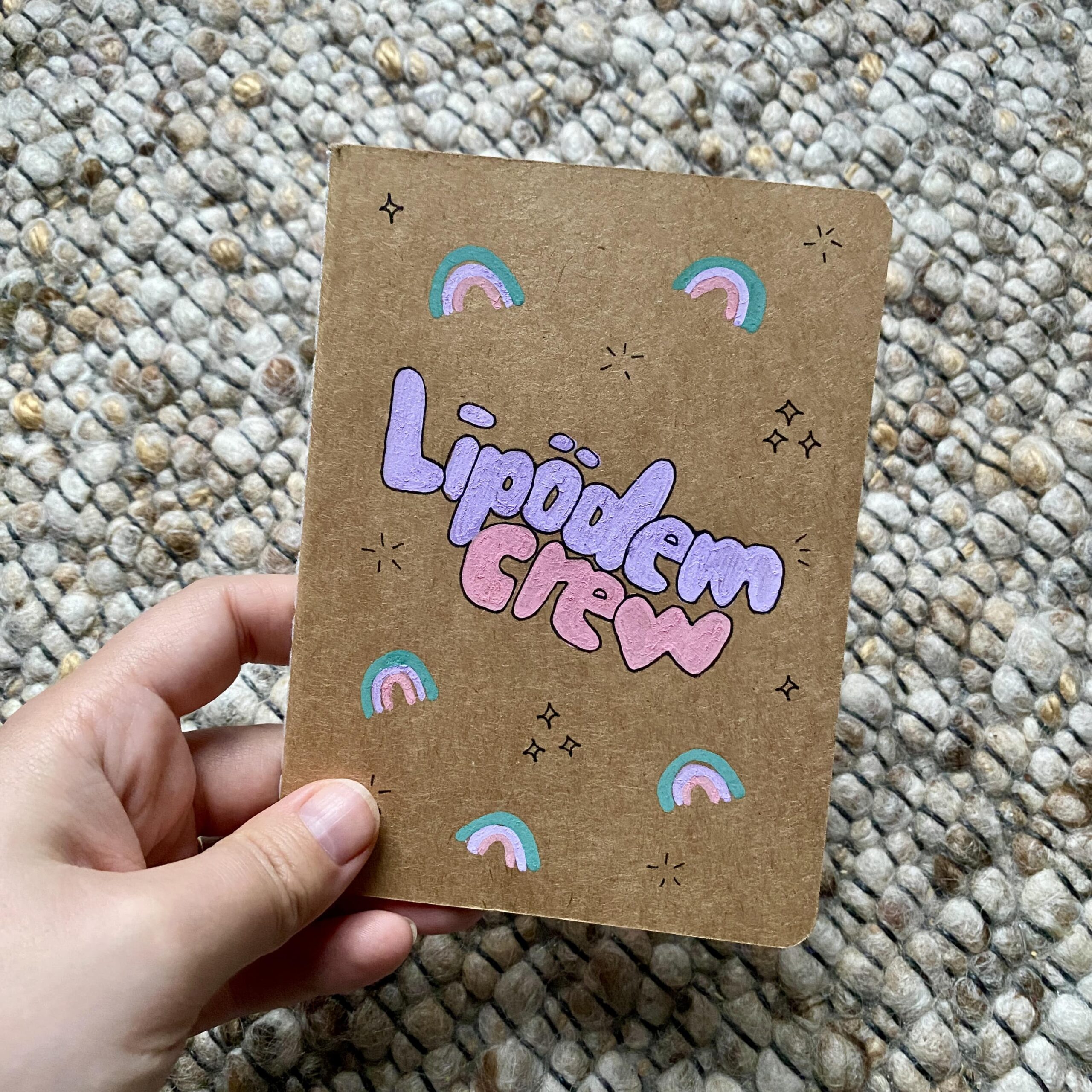 Heft DIN A6 "Lipödem Crew" Regenbogen - handbemalt