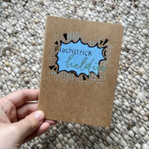 Heft DIN A6 "Flachstrickheldin" Blau - handbemalt