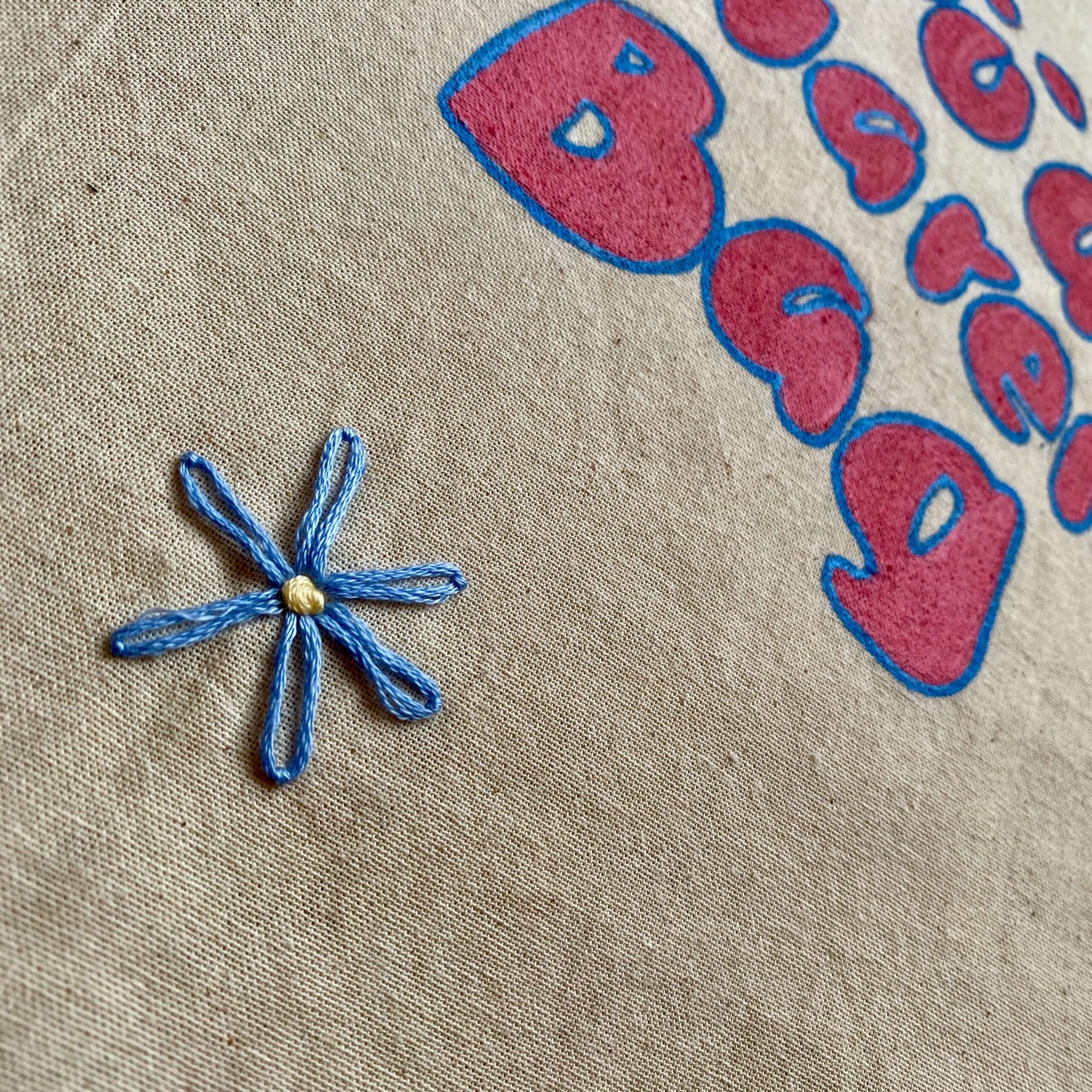 Henkeltasche "Lipödem Awareness Bag" Blumen - handbemalt / bestickt – Bild 2